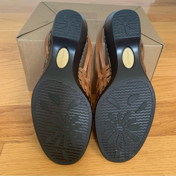 Softspots Women Brown Sandal NWOB Size 7M - Picture 2 of 9